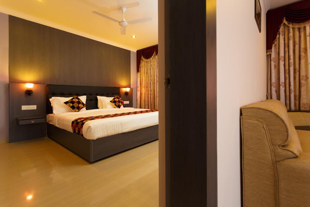 Hotel Gopalapuram International Pollachi Ngoại thất bức ảnh
