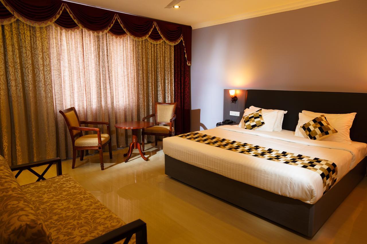 Hotel Gopalapuram International Pollachi Ngoại thất bức ảnh